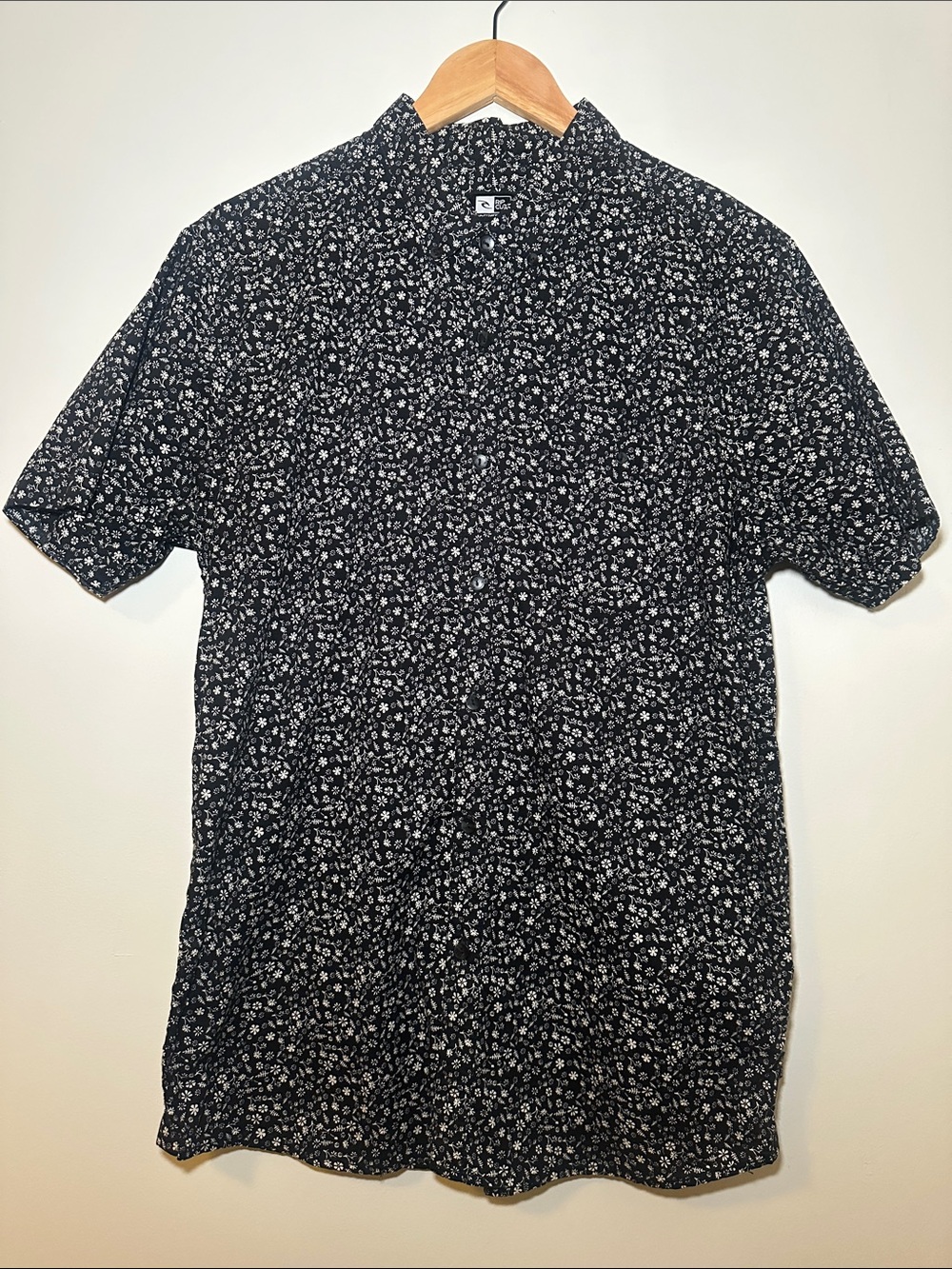 Men's Rip Curl Black Floral Short-Sleeve Button-Up Shirt